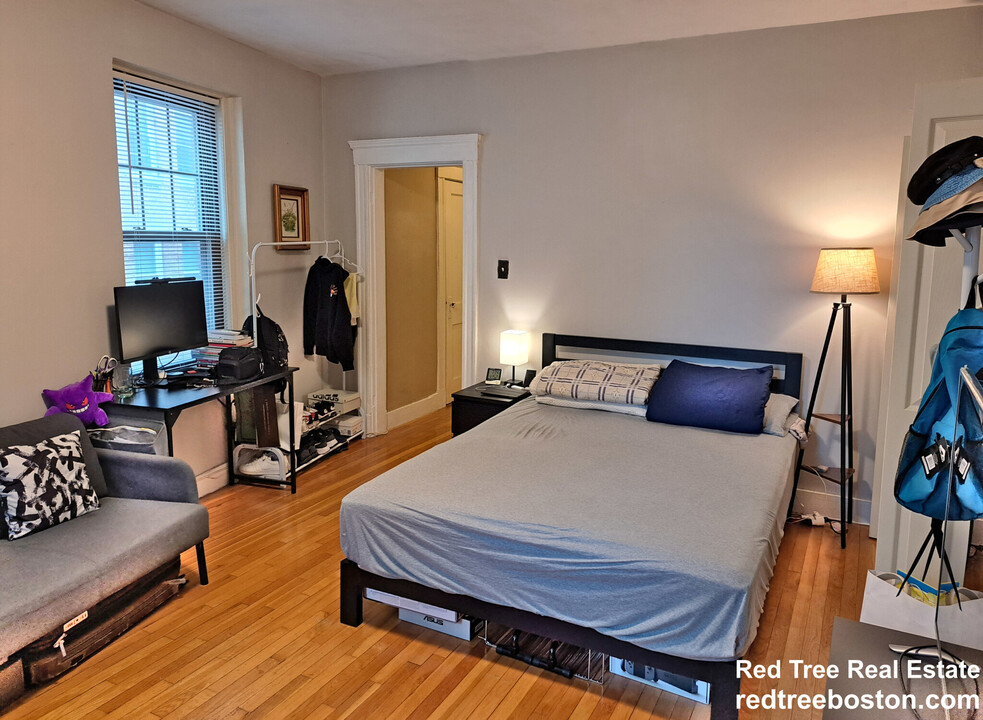 64 Queensberry St, Unit 2 in Boston, MA - Building Photo