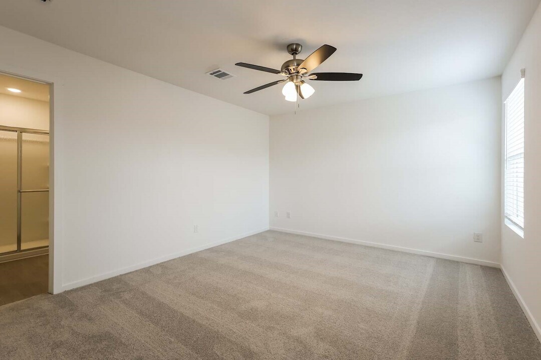 3704 Axis Hl St in New Braunfels, TX - Foto de edificio