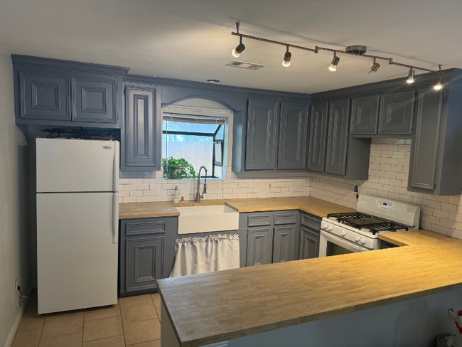 property at 905 Avenue K