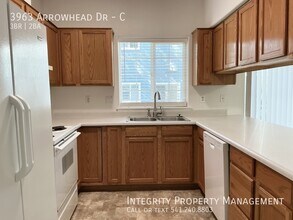 3963 Arrowhead Dr in Medford, OR - Building Photo - Building Photo