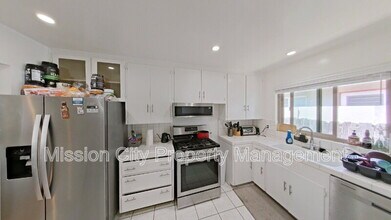 2131 Gillespie St in Santa Barbara, CA - Building Photo - Building Photo