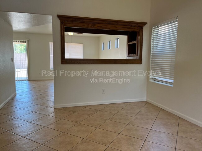 10621 W Poinsettia Dr in Avondale, AZ - Building Photo - Building Photo