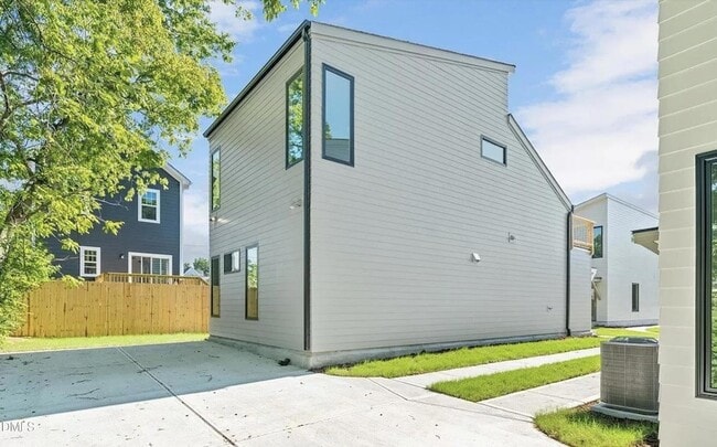 502 Commonwealth St in Durham, NC - Foto de edificio - Building Photo