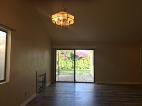 126 Oakdale Ln in Fillmore, CA - Building Photo - Building Photo