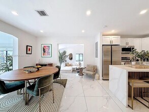 1367 NW 41st St in Miami, FL - Building Photo - Building Photo