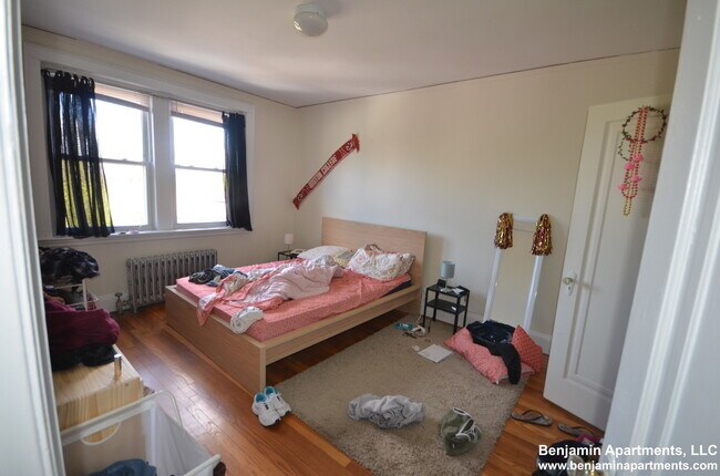 2043 Commonwealth Ave, Unit 36 in Auburndale, MA - Building Photo - Building Photo