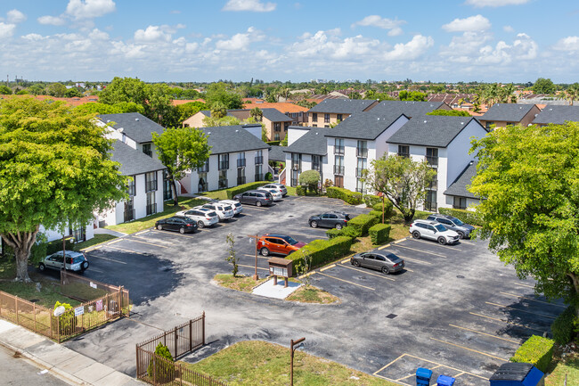 Lynbrook Courts Condominiums