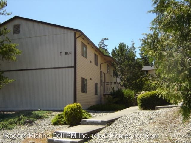 690 NW Atalanta Way-Unit -Unit I202 in Oak Harbor, WA - Building Photo - Building Photo