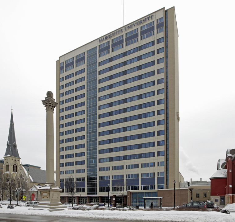 Straz Tower in Milwaukee, WI - Building Photo