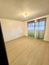 13825 NE Knott St in Portland, OR - Building Photo - Building Photo