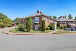 Robinson Park Apartments in Lowell, AR - Building Photo