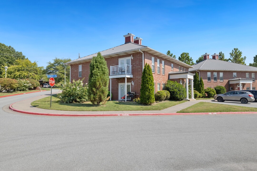 Robinson Park Apartments in Lowell, AR - Foto de edificio