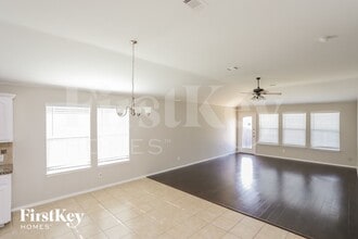 517 Stone Crossing Ln in Fort Worth, TX - Building Photo - Building Photo