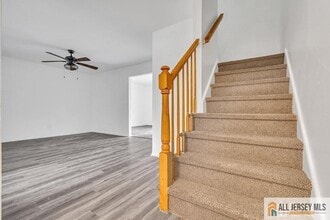 17 Begonia Ct in Sayreville, NJ - Building Photo - Building Photo