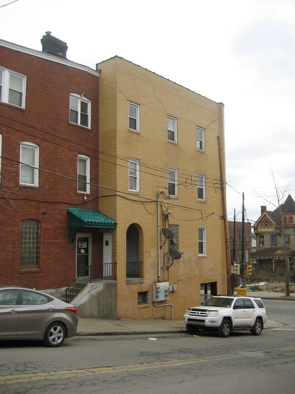 5437 Penn Ave, Unit 3 in Pittsburgh, PA - Foto de edificio - Building Photo