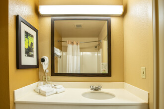 Furnished Studio - Schaumburg in Schaumburg, IL - Building Photo - Interior Photo