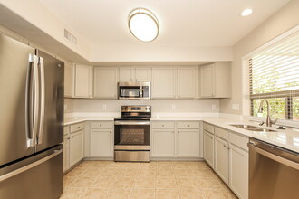2348 W White Feather Ln in Phoenix, AZ - Building Photo - Building Photo