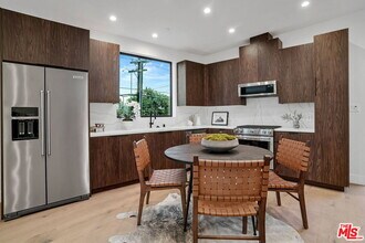 2352 Riverside Dr in Los Angeles, CA - Building Photo - Building Photo