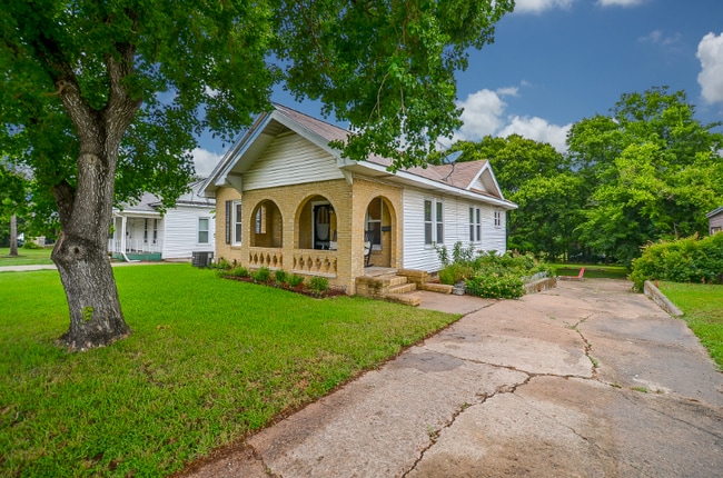 property at 400 Martin Luther King Jr Pkwy