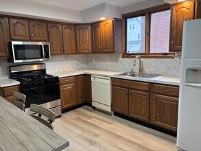 209 Fern Ave in Lyndhurst, NJ - Building Photo - Building Photo