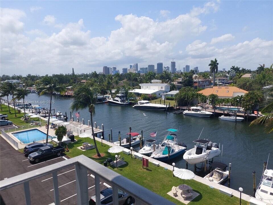 1731 SE 15th St in Fort Lauderdale, FL - Building Photo