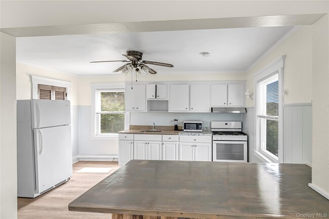 61 Halcyon Terrace in New Rochelle, NY - Building Photo - Building Photo