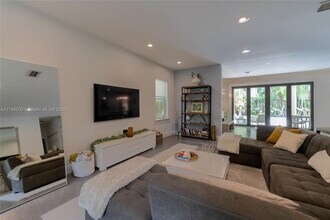 3187 Lamb Ct in Miami, FL - Building Photo - Building Photo