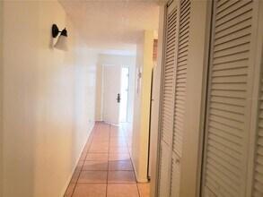 7100 Waterside Dr in Tampa, FL - Building Photo - Building Photo