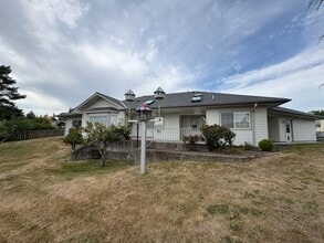1714 Bakerview Ct in Anacortes, WA - Building Photo - Building Photo