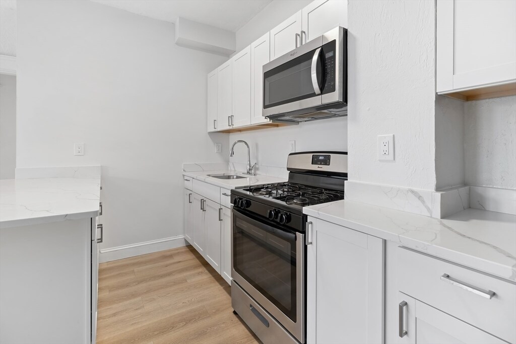 8 Kenwood St in Boston, MA - Building Photo