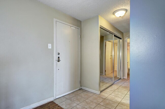2225 Buchtel Blvd S in Denver, CO - Building Photo - Building Photo