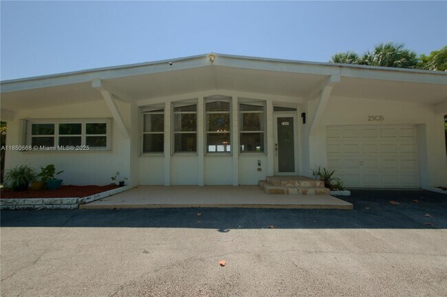 2305 N Ocean Blvd in Pompano Beach, FL - Building Photo - Building Photo