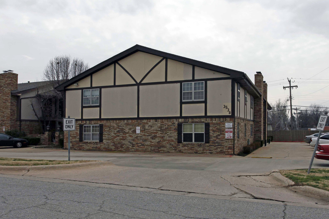 Hampton House in Oklahoma City, OK - Foto de edificio