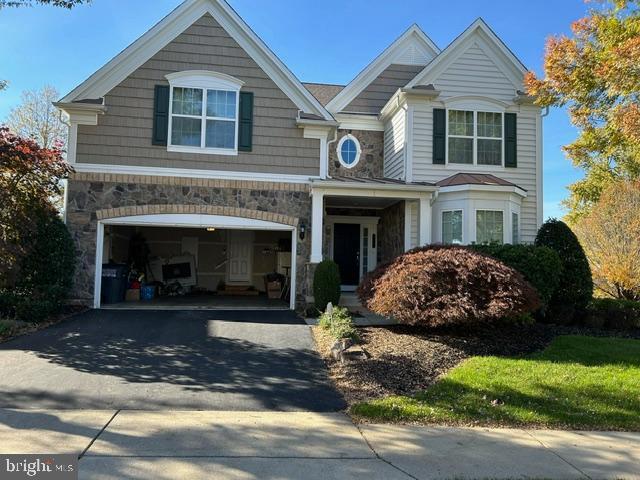 25563 Taylor Cres Dr in Chantilly, VA - Building Photo