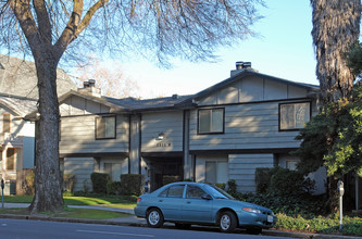 Greystone Apartments in Sacramento, CA - Building Photo - Building Photo