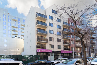 Great Stone Tower in Rego Park, NY - Foto de edificio - Building Photo