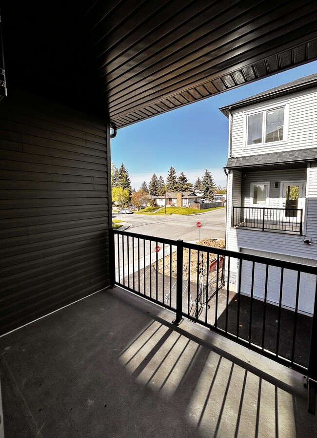 property at 6510 Rundlehorn Dr NE
