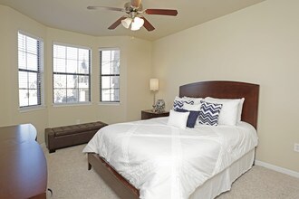 Mansions at Sunset Ridge in Carrollton, TX - Foto de edificio - Building Photo
