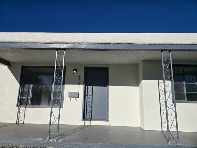 825 Monroe St NE in Albuquerque, NM - Building Photo - Building Photo