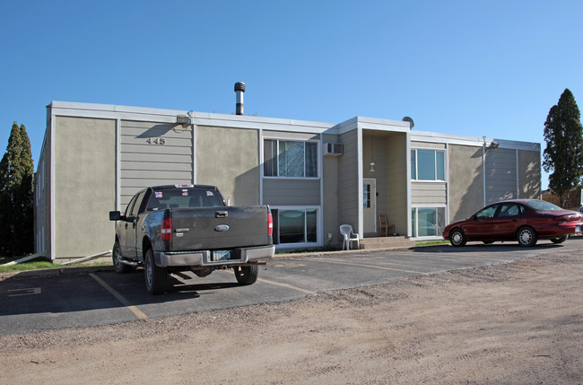 California Street Apartments in Hutchinson, MN - Building Photo - Building Photo