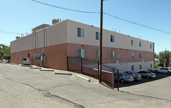 Lucaya House East in Albuquerque, NM - Building Photo - Building Photo