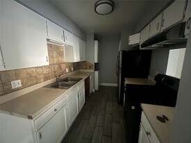 8034 Antoine Dr in Houston, TX - Building Photo