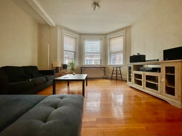 105 Saint Paul St, Unit 2 in Brookline, MA - Foto de edificio - Building Photo