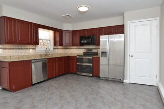 108 John Bennett Rd in Sykesville, MD - Foto de edificio - Building Photo