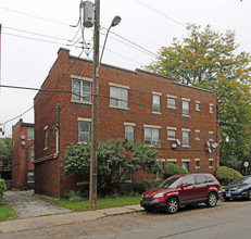 94-96 East Ave S in Hamilton, ON - Building Photo - Building Photo