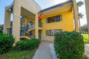 720 Meadows Cir in Boynton Beach, FL - Building Photo