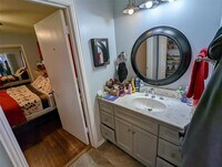 4604 Gunter St photo'