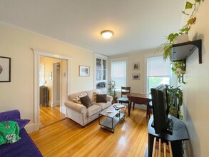 68 Avon St, Unit 2 in Somerville, MA - Building Photo - Building Photo