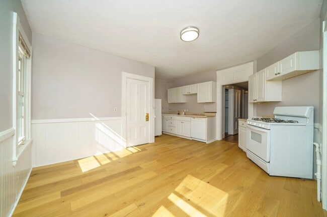 1586 Cambridge St, Unit 5 in Cambridge, MA - Building Photo - Building Photo