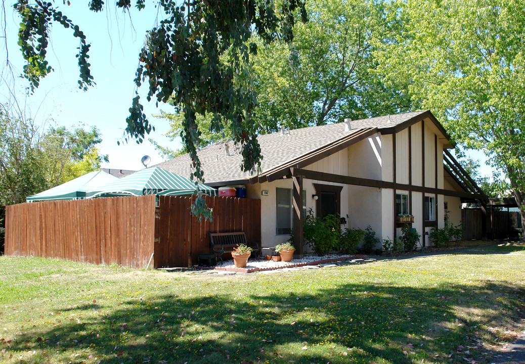 1342 Southwest Blvd in Rohnert Park, CA - Foto de edificio